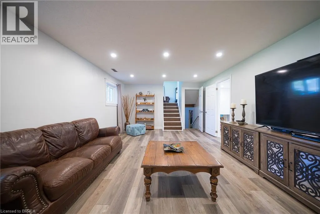 218 MECHANIC Street W