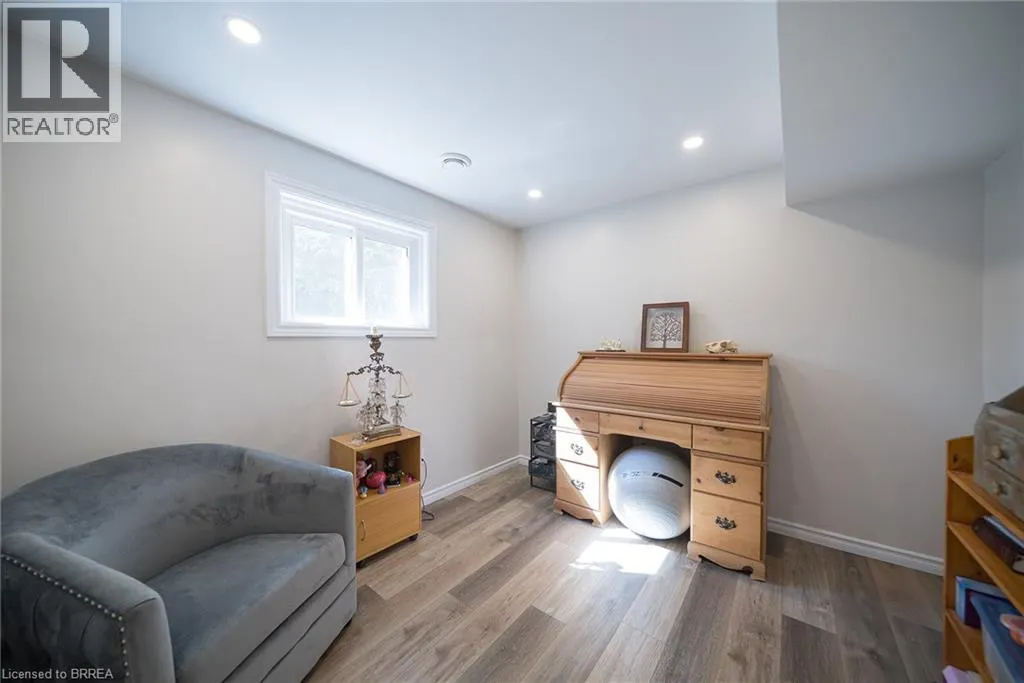 218 MECHANIC Street W