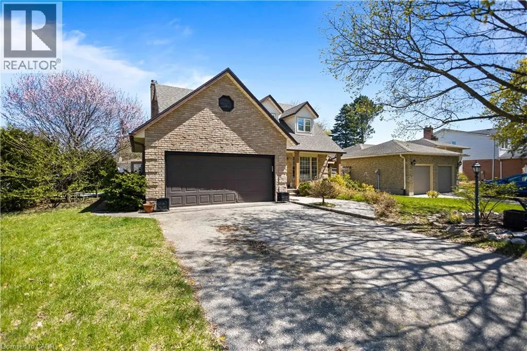10 ATWOOD Crescent