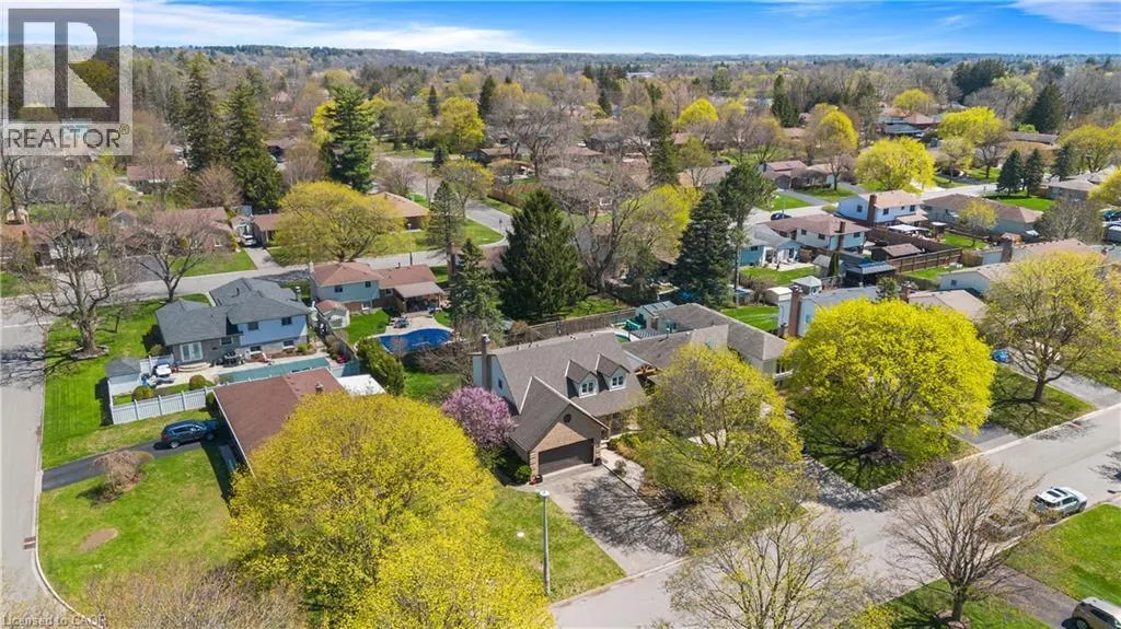 10 ATWOOD Crescent
