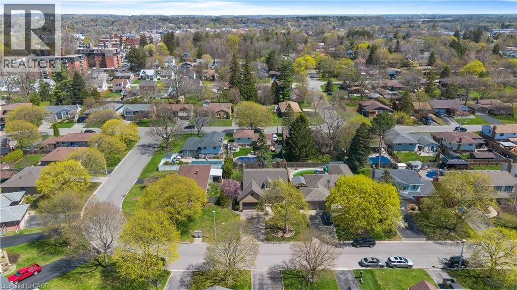 10 ATWOOD Crescent