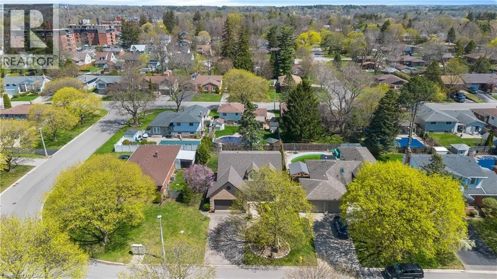 10 ATWOOD Crescent