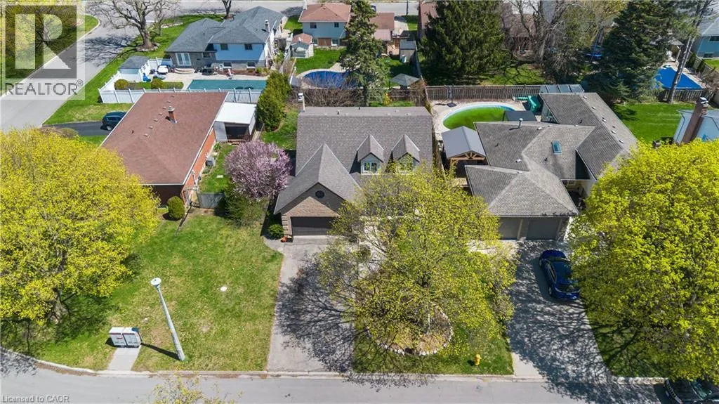 10 ATWOOD Crescent