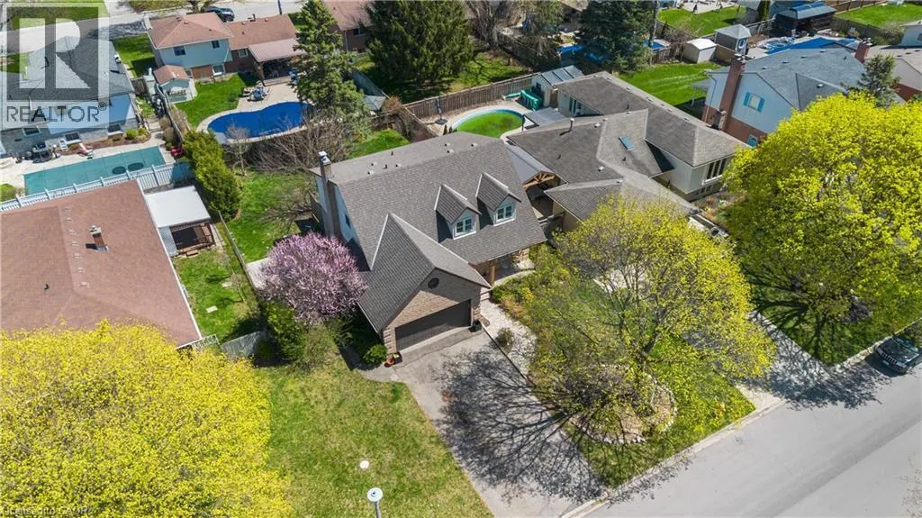 10 ATWOOD Crescent
