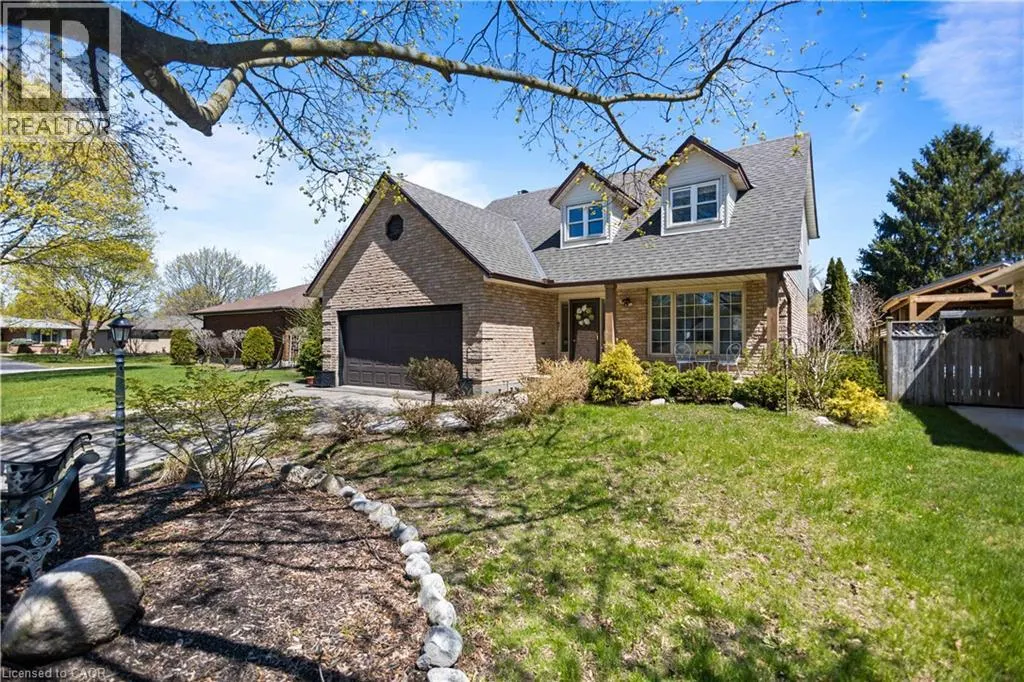 10 ATWOOD Crescent