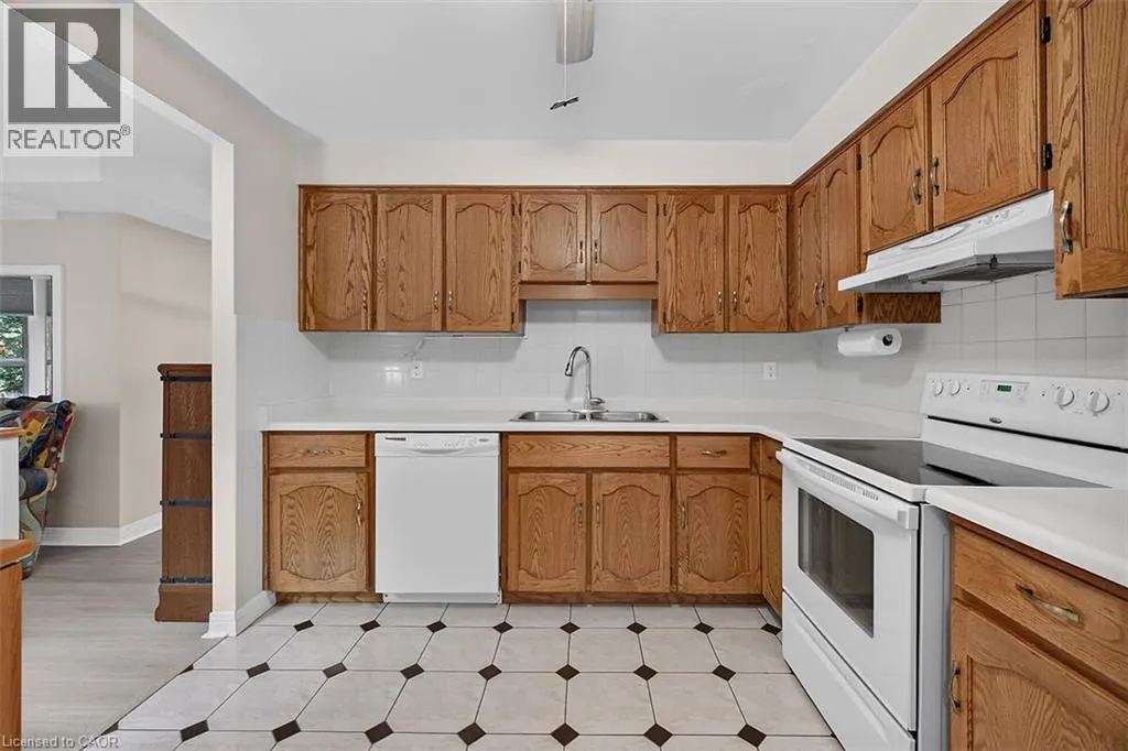 6 VILLAGE GREEN Boulevard Unit# 202 #202