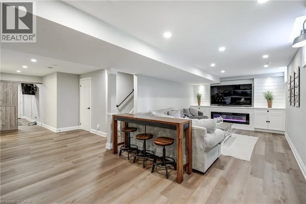 23 MCKNIGHT Avenue
