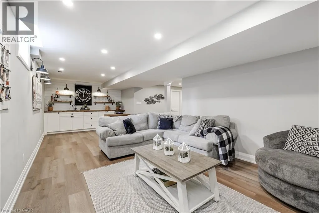 23 MCKNIGHT Avenue