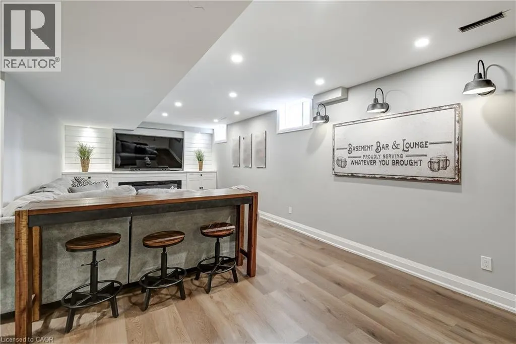 23 MCKNIGHT Avenue