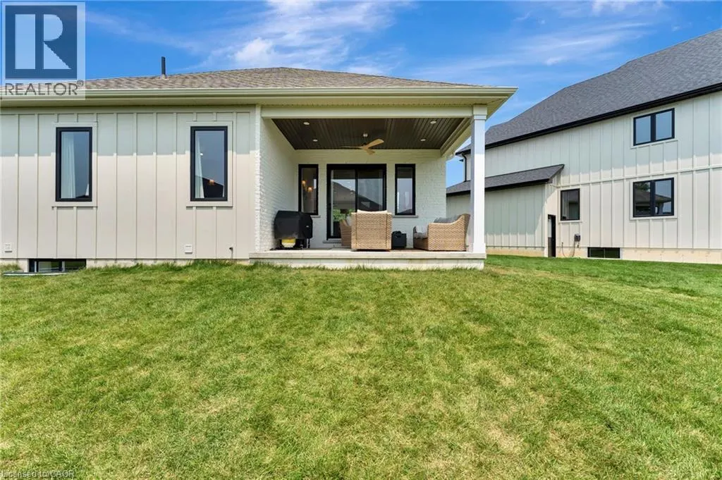 10 MACNEIL Court