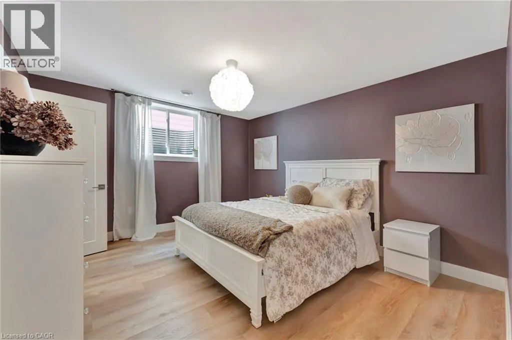 10 MACNEIL Court