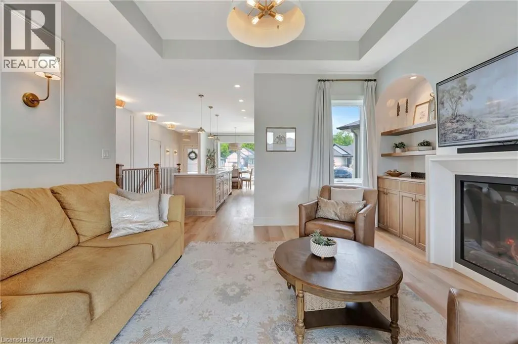 10 MACNEIL Court
