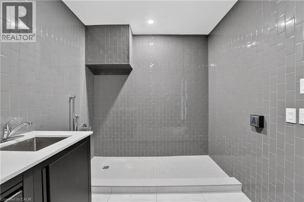 461 GREEN Road Unit# 703 #703