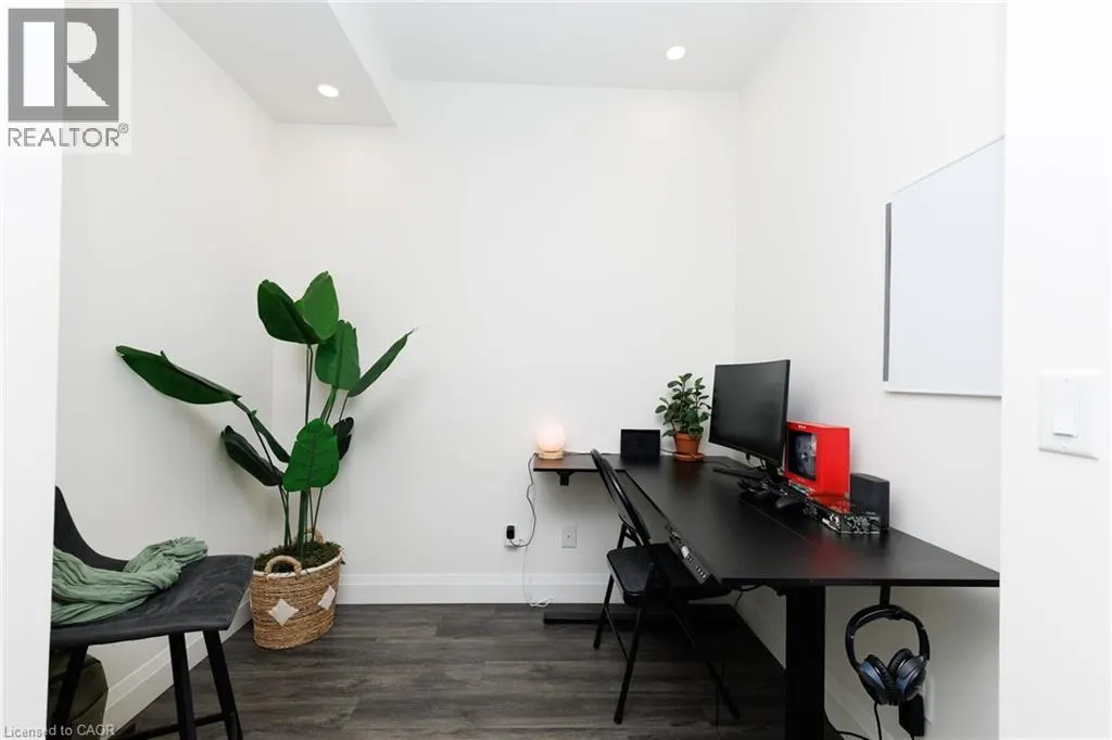 30 HAMILTON Street S Unit# 201 #201