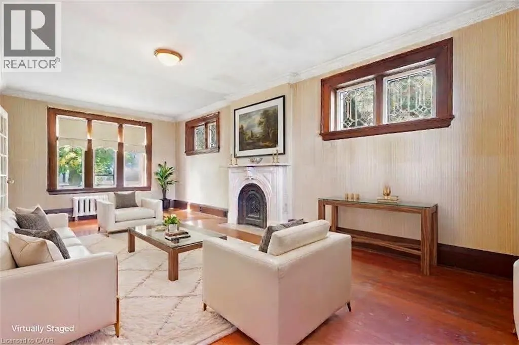 32 WENTWORTH Avenue