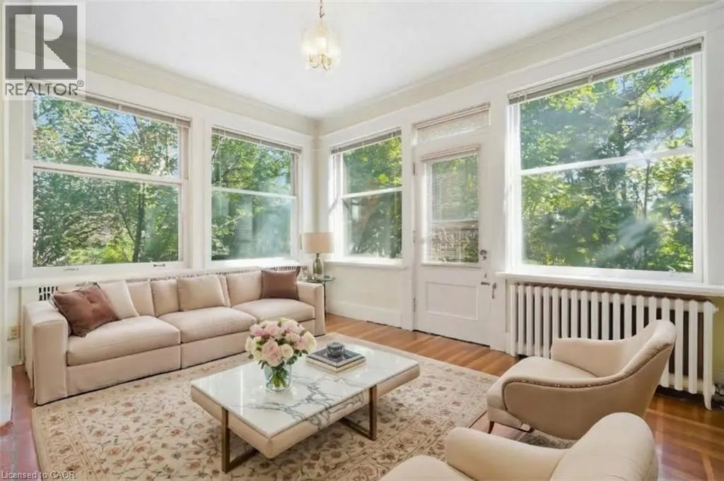 32 WENTWORTH Avenue