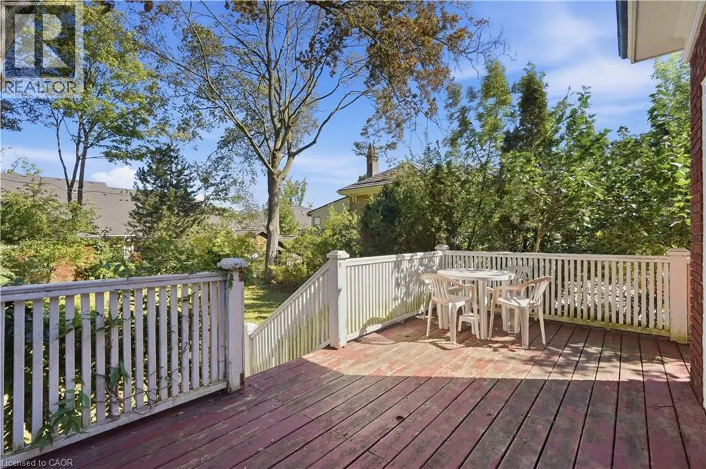 32 WENTWORTH Avenue