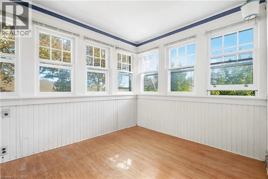 32 WENTWORTH Avenue