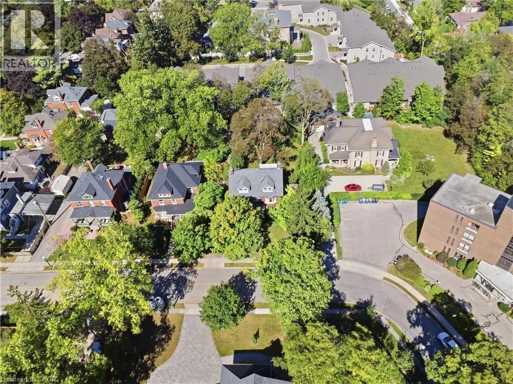 32 WENTWORTH Avenue