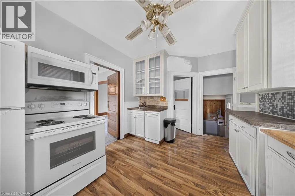 145 ALBERT Street W