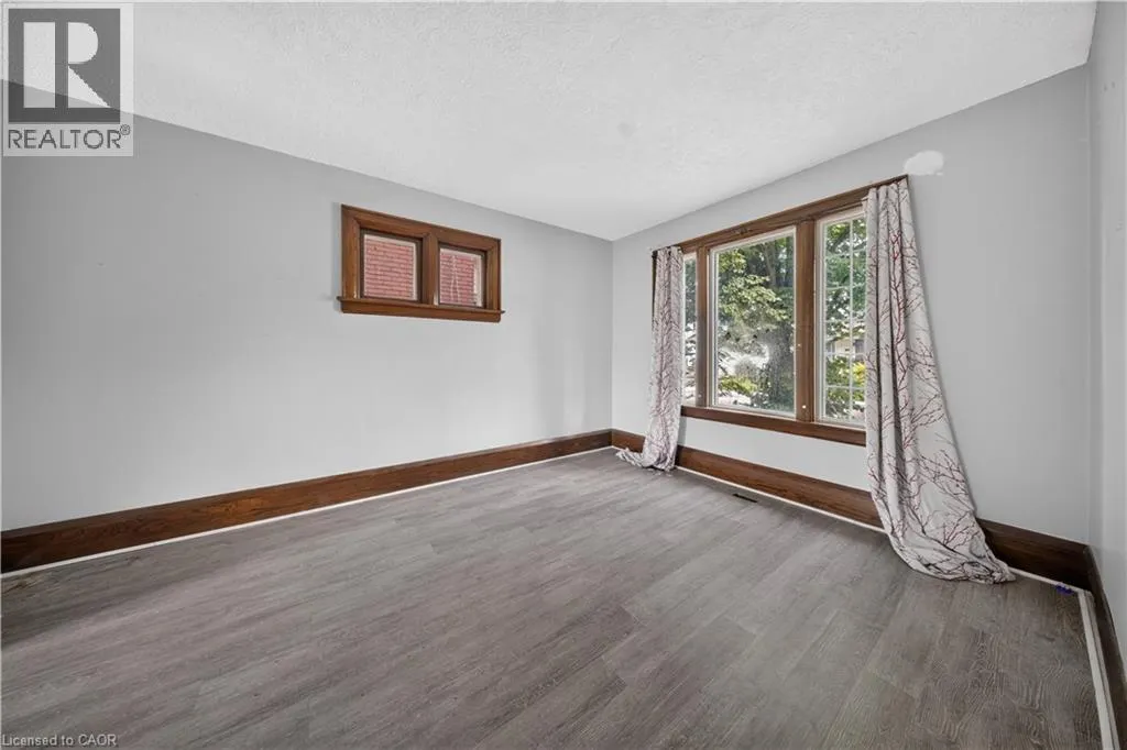145 ALBERT Street W