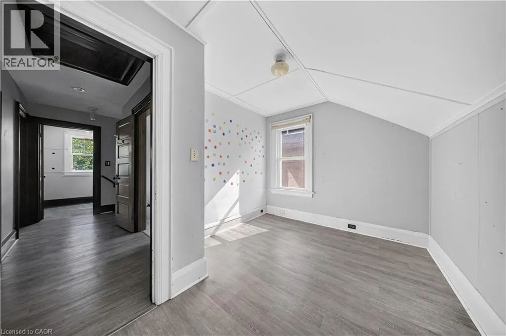 145 ALBERT Street W