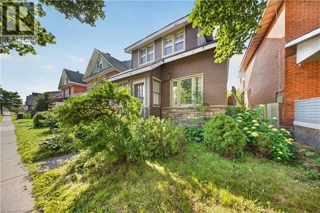 145 ALBERT Street W