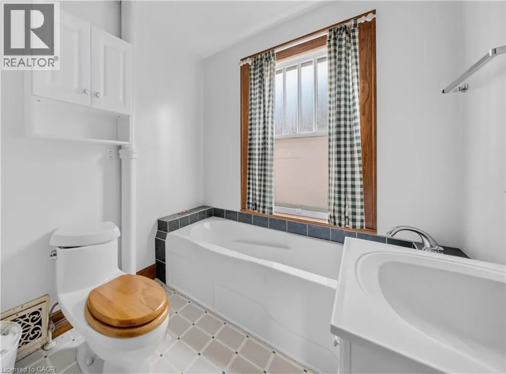 145 ALBERT Street W