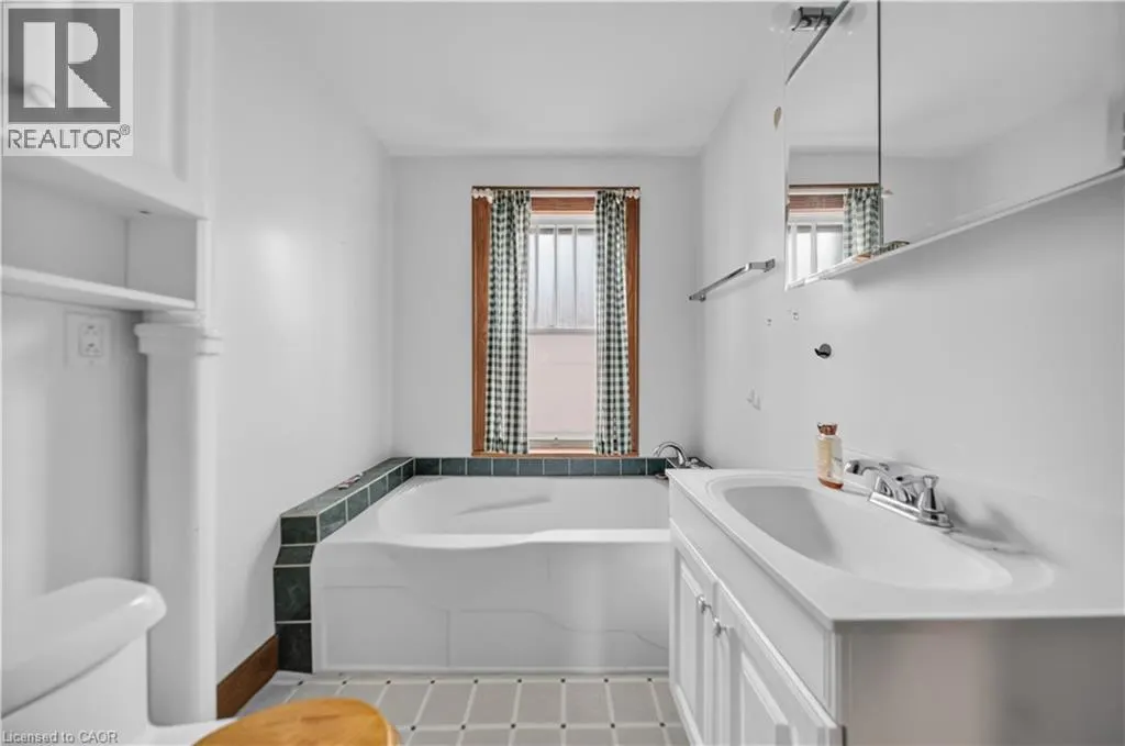 145 ALBERT Street W