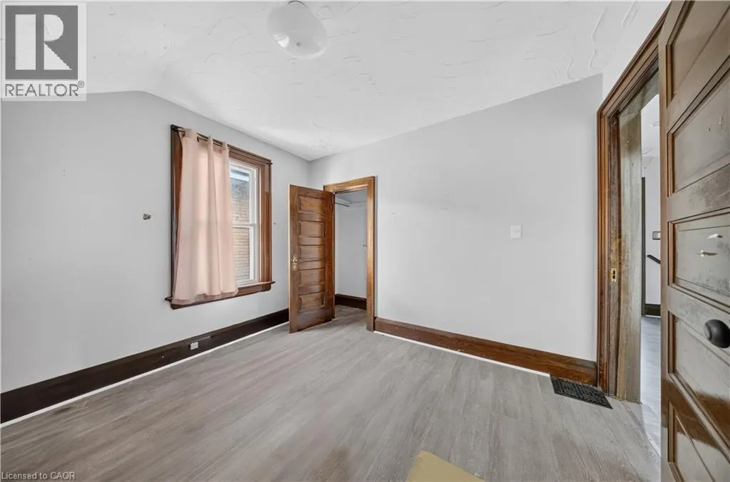 145 ALBERT Street W