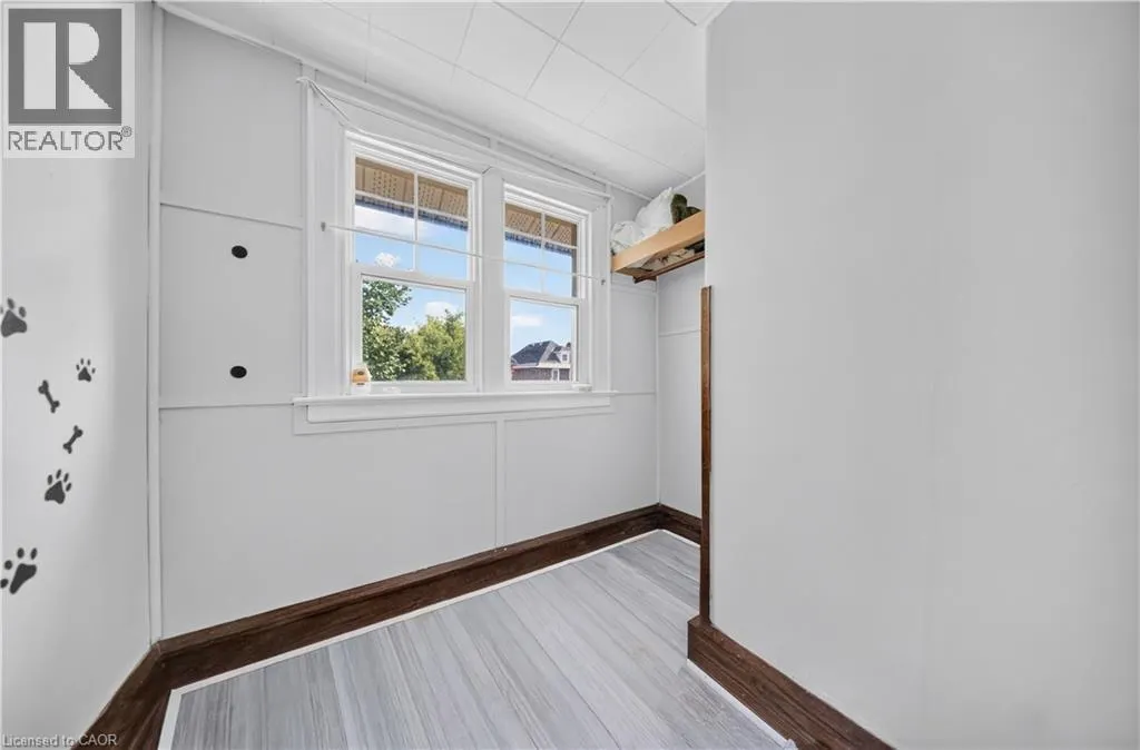 145 ALBERT Street W