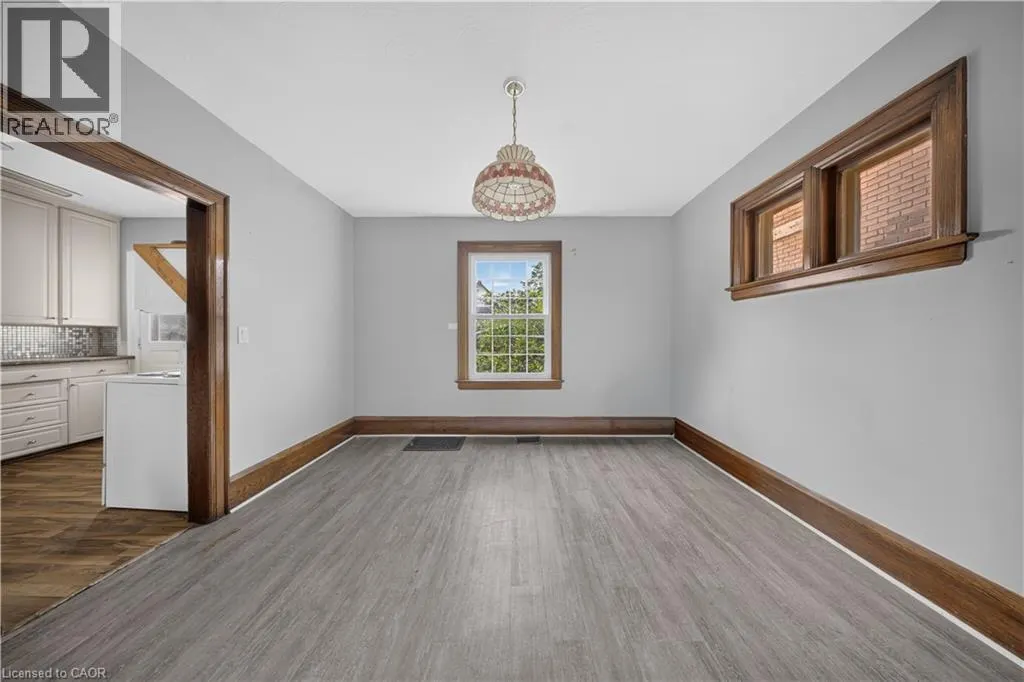 145 ALBERT Street W