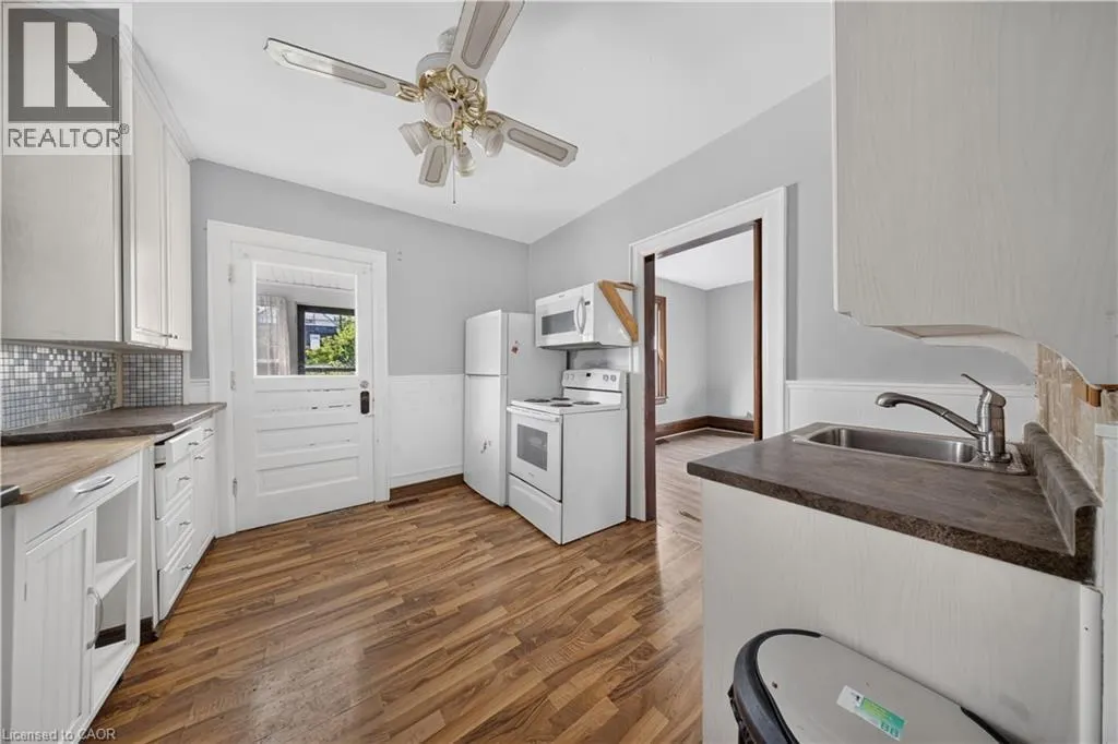 145 ALBERT Street W