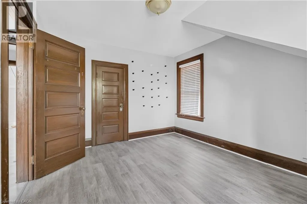 145 ALBERT Street W