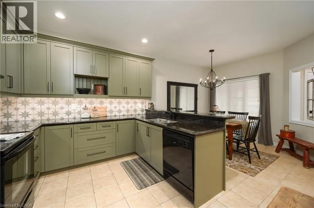 125 RIVERWALK Place