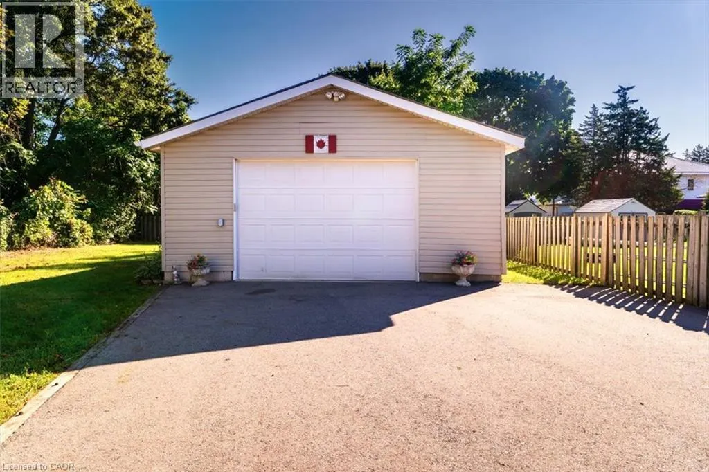 7 MARTIN Avenue
