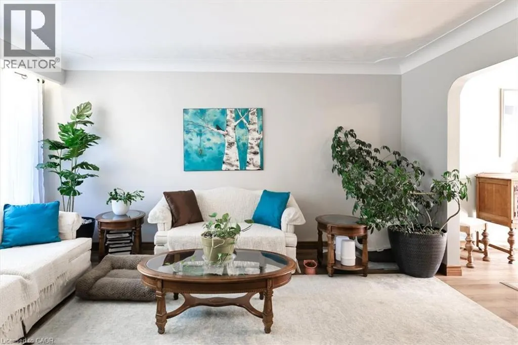 7 MARTIN Avenue