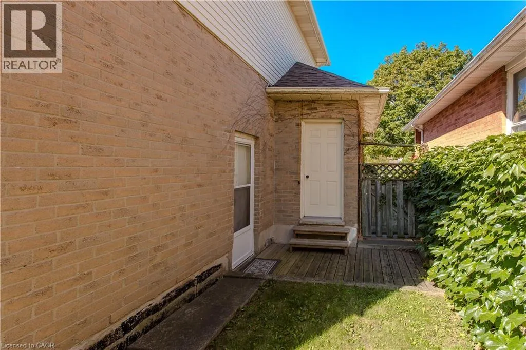 14 ELLINGTON Avenue
