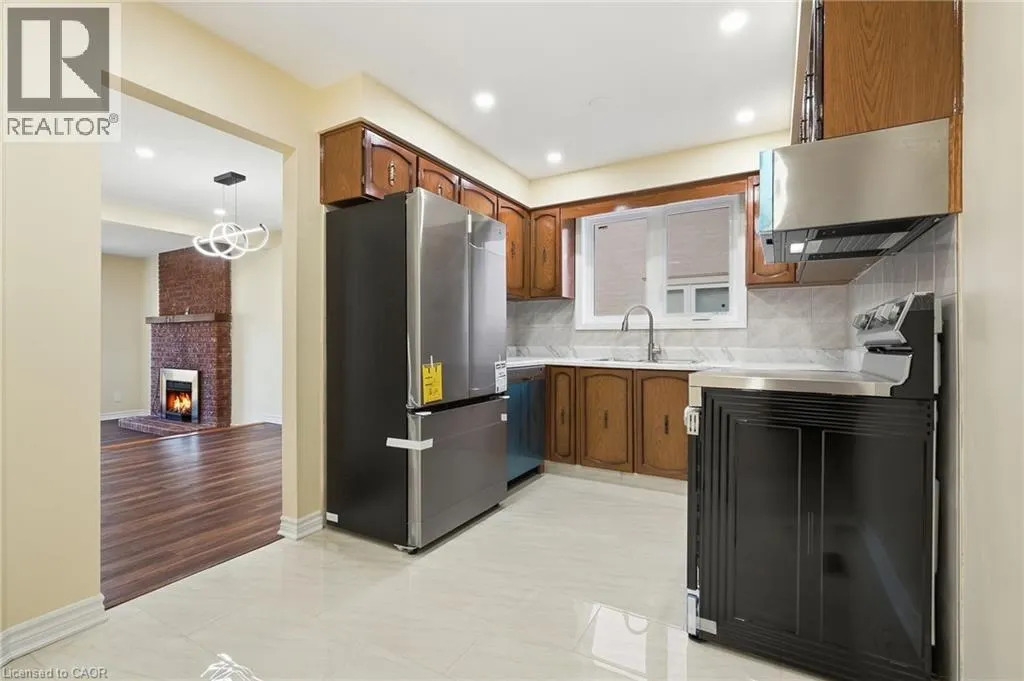 184 MACINTOSH Drive