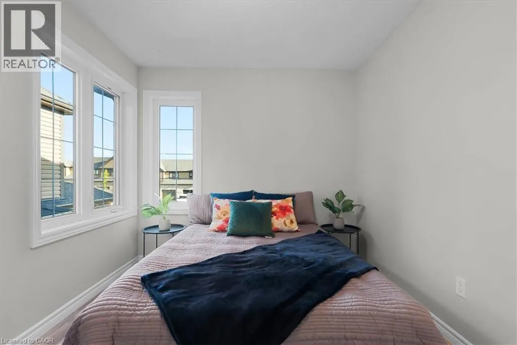 109 LINKS Crescent