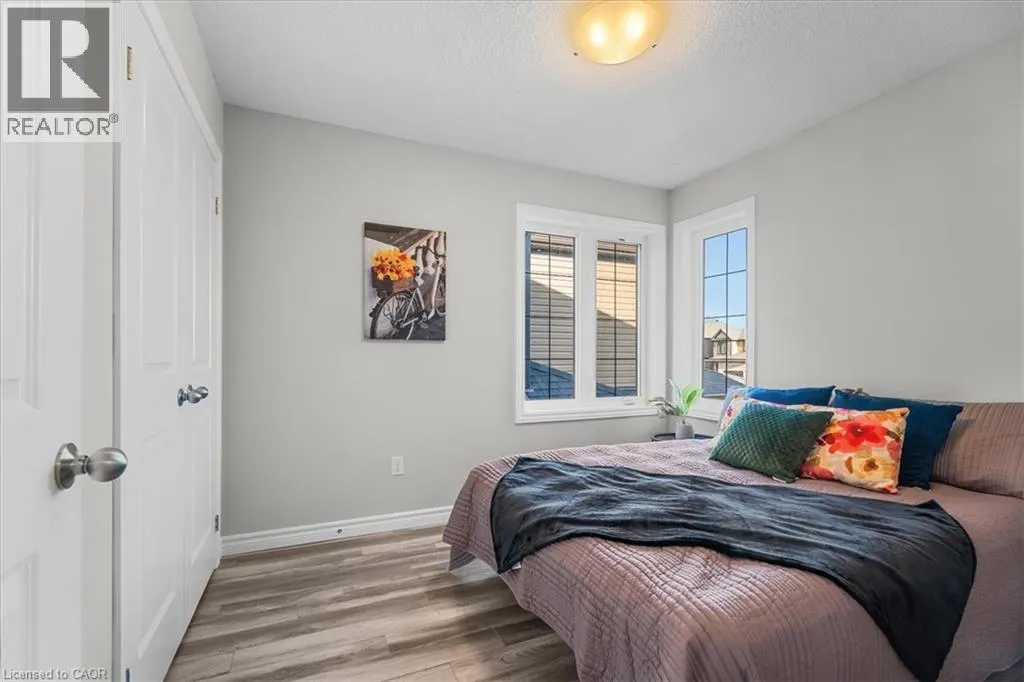 109 LINKS Crescent