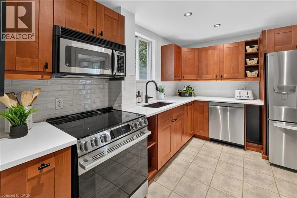 173 MAIN Street W