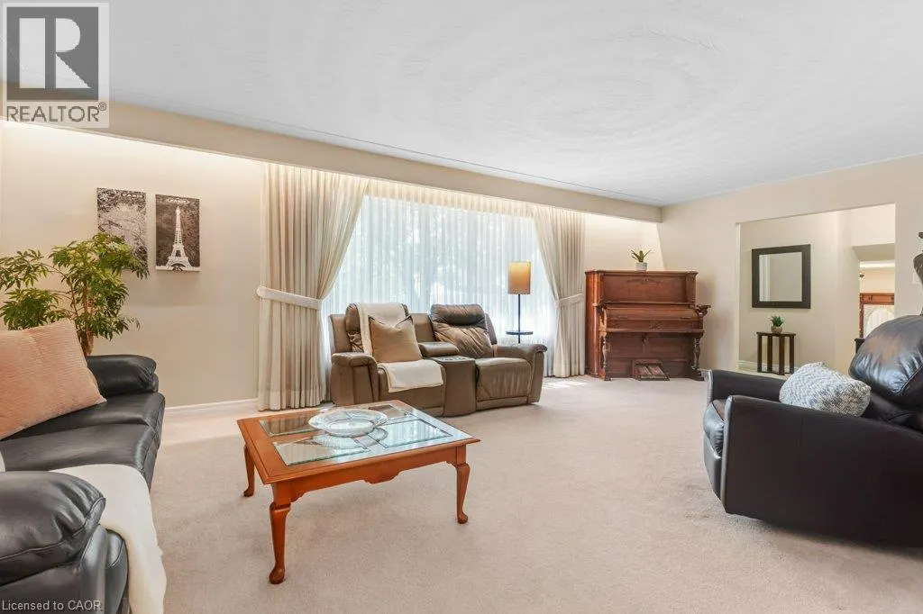 11 GREY OWL Drive
