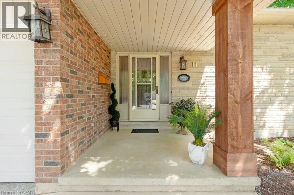 11 GREY OWL Drive