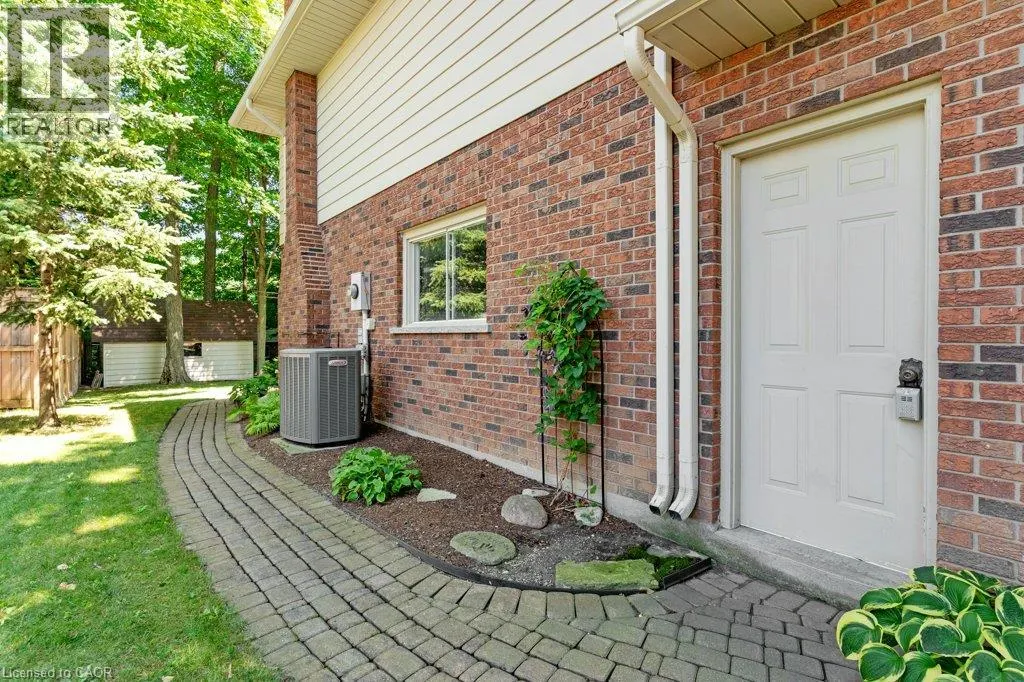 11 GREY OWL Drive