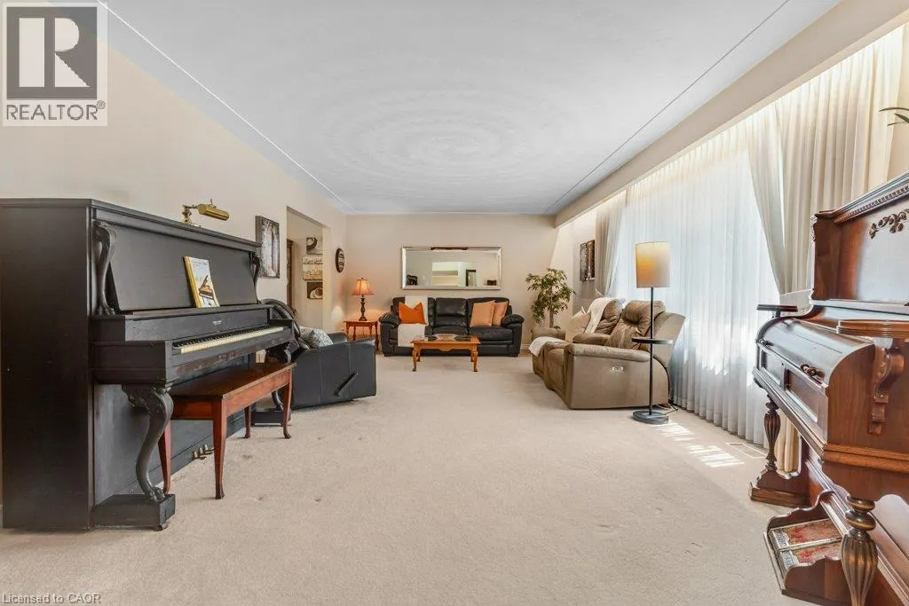11 GREY OWL Drive