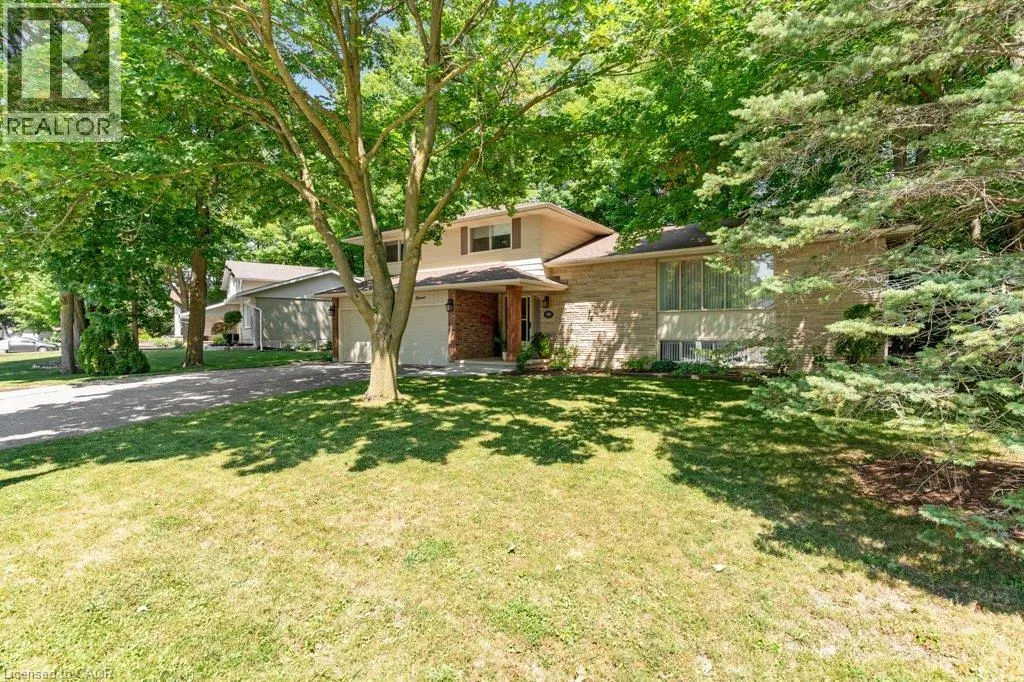 11 GREY OWL Drive