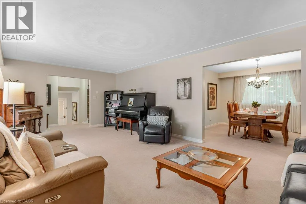11 GREY OWL Drive