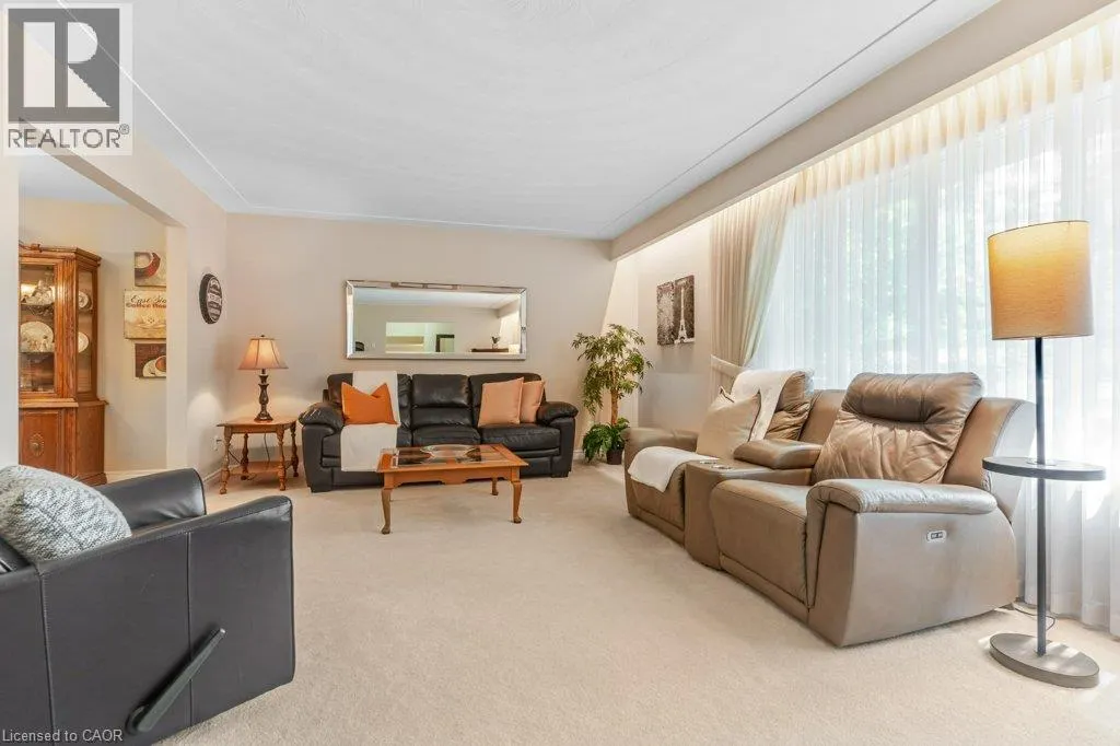 11 GREY OWL Drive