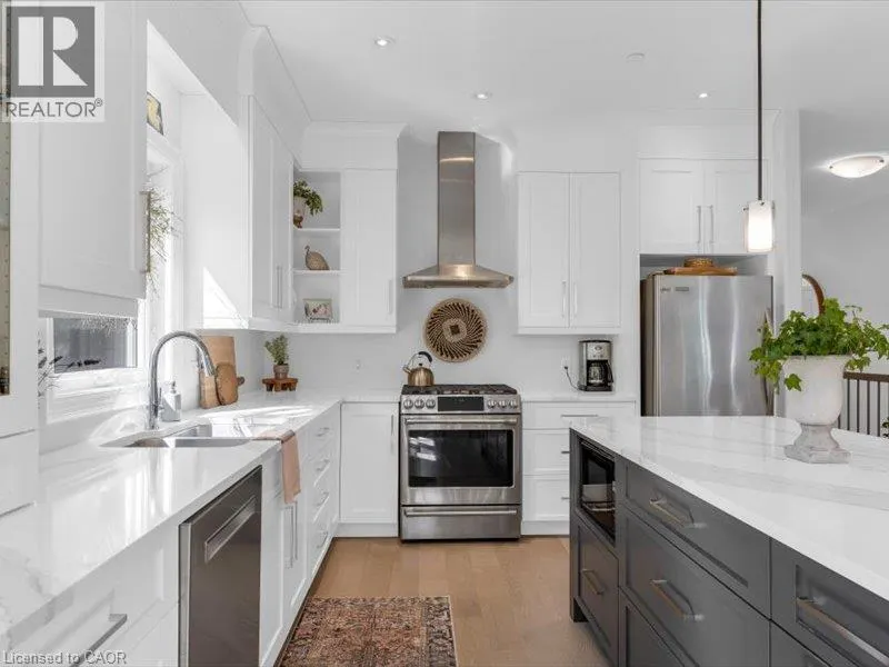 17 RIDGEVIEW Crescent